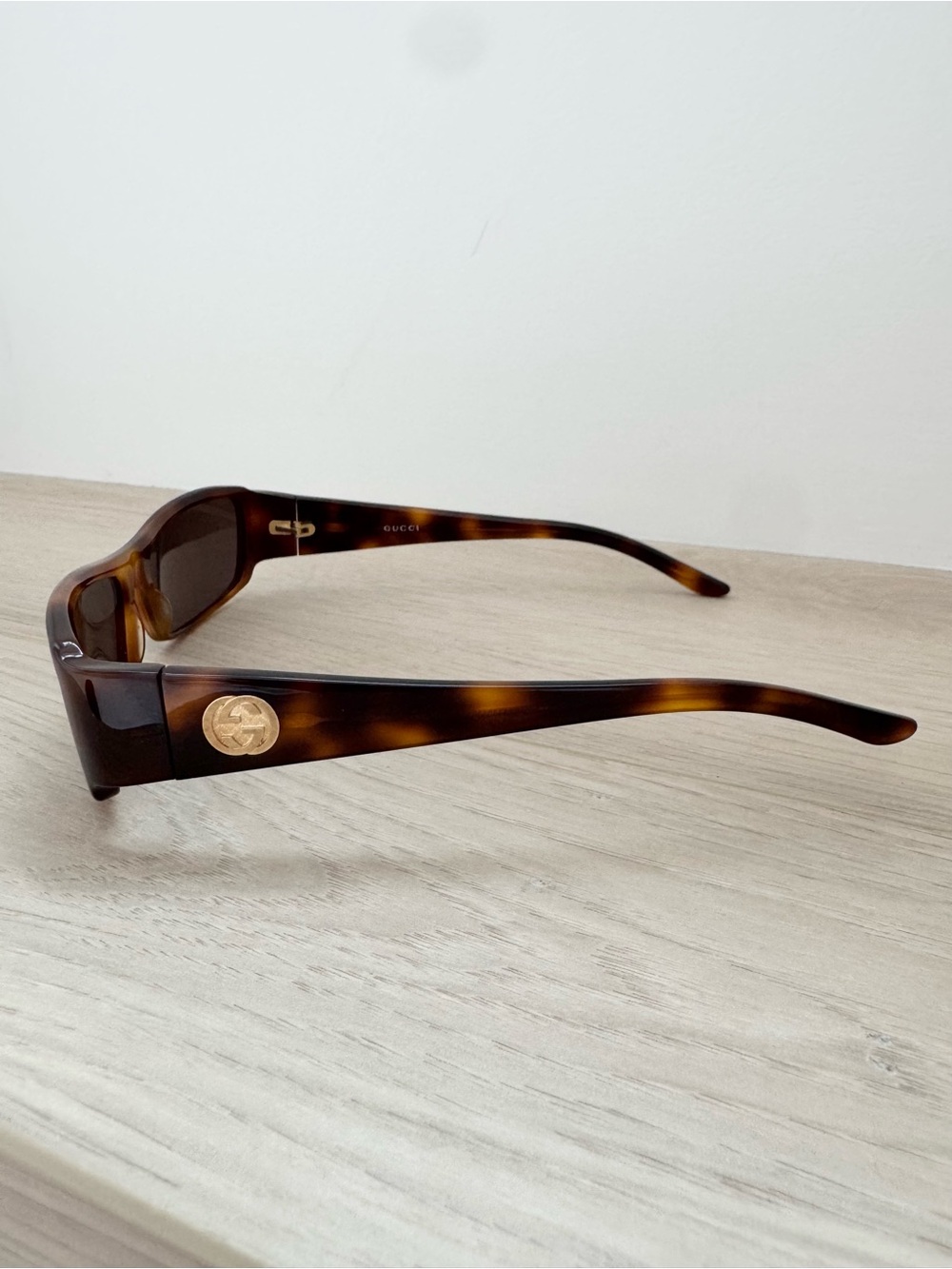Authentic Gucci vintage thin brown tortoise sunglasses with gold logo - Picture 4 of 8